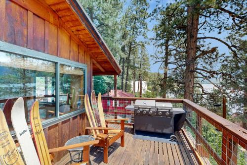 Lakefront Cabin Retreat (Cabins A & B)