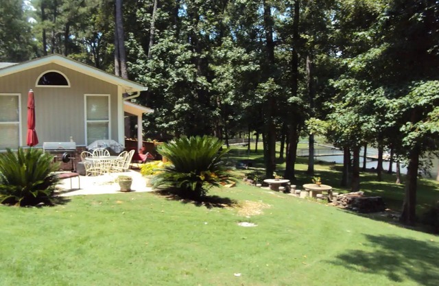 Lakefront Charm - Fun and Romance!