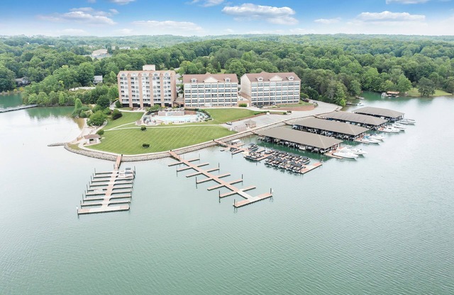 Lakefront Condo - Awesome View! amenities incl.