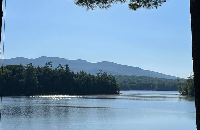 Lakefront cottage with mountain view, private sandy beach & dock for a boat!
