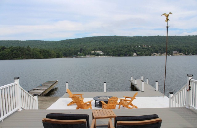 Lakefront Haven Private Beach Dock Fire Pit Game Room Boat Rental
