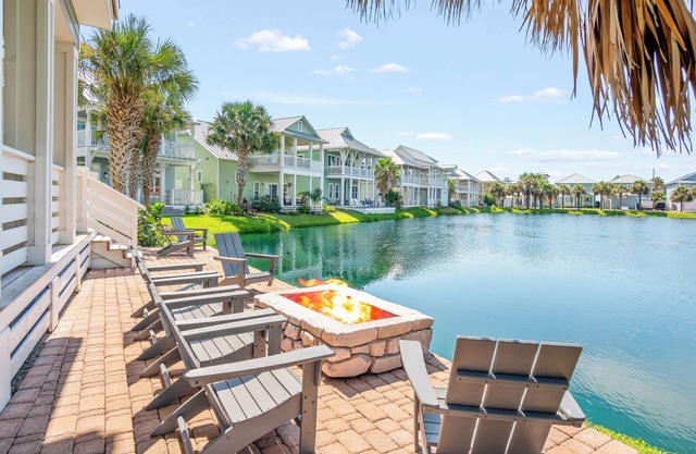 Lakefront Home at Cinnamon Shore w/Private Fire Pit & More Amenities