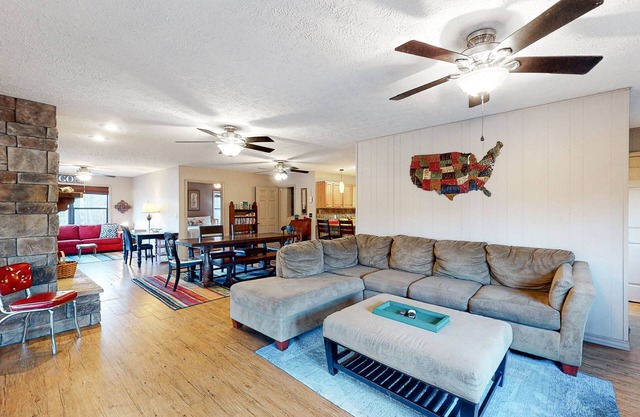 Lakefront home on Beaver Lake with deck, easy shore access, decks & boat access