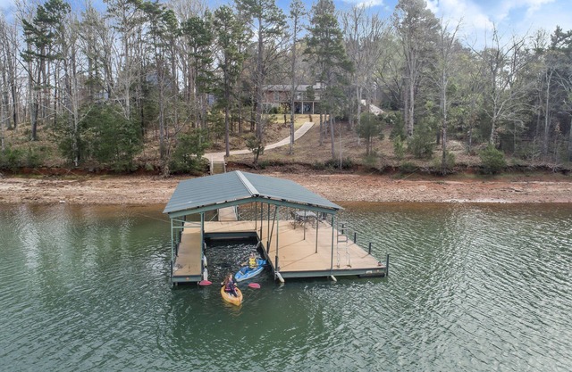 Lakefront Home on Lake Hartwell, private covered dock, ~16 miles from Clemson