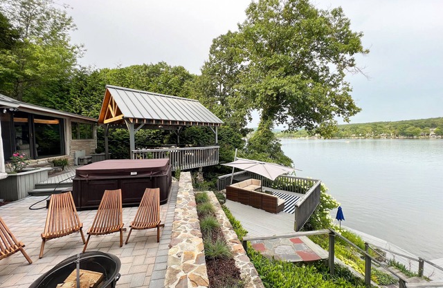 Lakefront home on Greenwood Lake