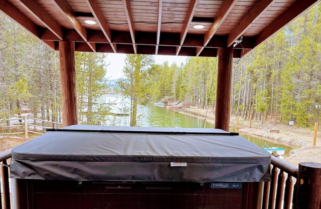 Lakefront Hot Tub Game Room Yellowstone