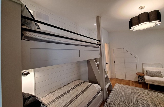 Lakefront Living at its Finest in Hamer Bay! Lake Joseph/Muskoka Guesthousen