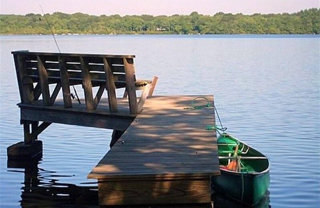 Lakefront Log Cabin nnTaking reservations for the 2025 Season