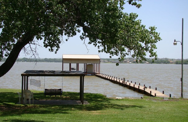 Lakefront Log Home on 1.5 Gated Acres W/130 Sixty Foot Oaks!