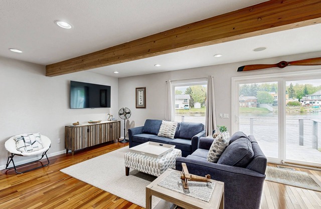 Lakefront Luxury on Campbell Lake – Spacious Anchorage Escape with Stunning View