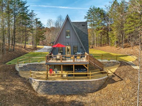 Lakefront, New, Private Dock, Hot Tub, Fire Pit, Canoe, Incredible Views
