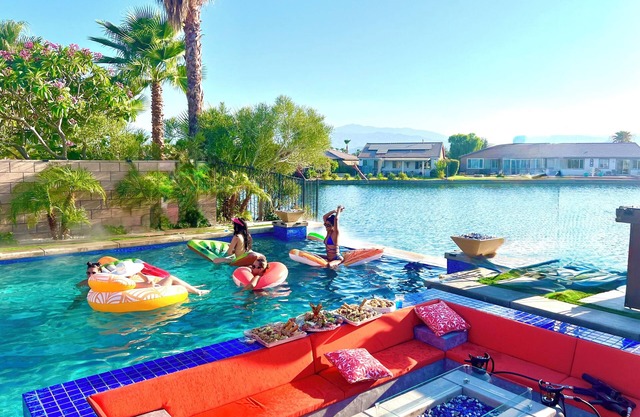 Lakefront Oasis in Indio Terra Lago.#Bachelorettes heaven with large misty pool.