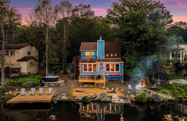 Lakefront! Private Dock, Hot Tub, Kayaks, Fire Pit, Pool, Games
