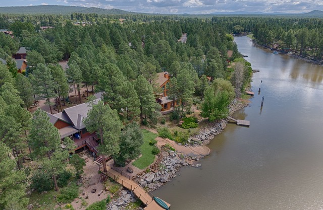 Lakefront Property on Rainbow Lake!