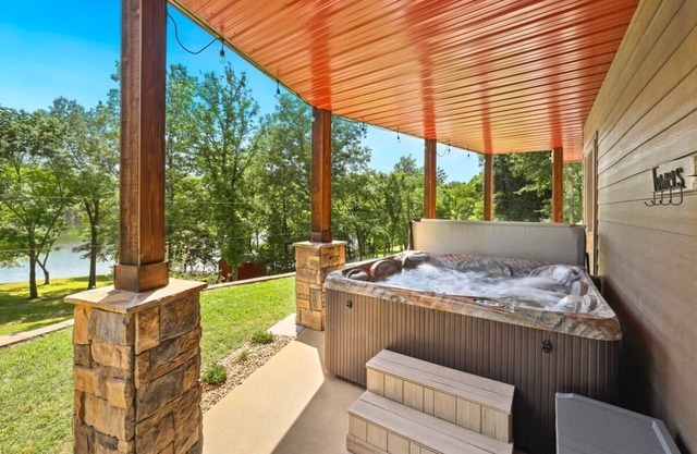 Lakefront Retreat Hot Tub & Game Room