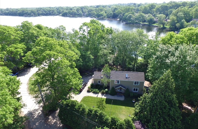 Lakefront- Rhode Island; Indian Lake, Wakefield : 223 Indian Trail S.