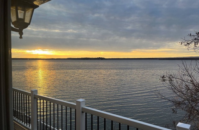 LAKEFRONT. Sleeps 16.nStunning Sunset Views & Private DocknBelmont Stakes: 8mins