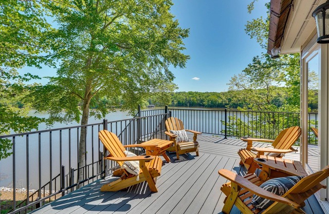 Lakefront Vacation Rental w/Views & Hot Tub!