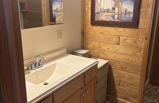 Lakehome Solon Springs. Available for Brule River fishing or hunting season!