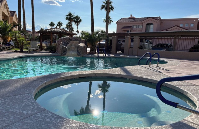 Lakeshore Village “Classic Condo” 2 patios Prime Location