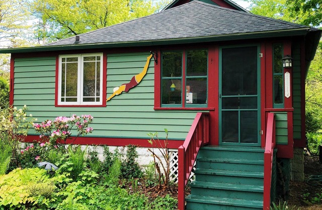 Lakeside Grove Cottage - Perfect Lakeside Village/Beach Location