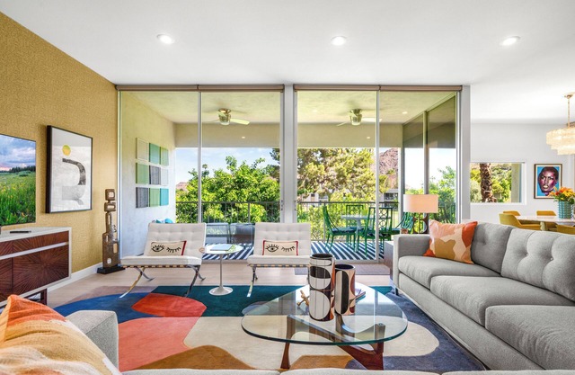 Lakeside Luxe: Seven Lakes Golf & Country Club stylish condo