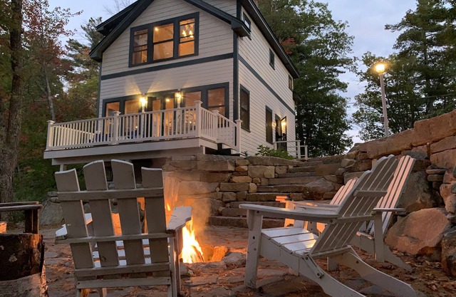 LAKESIDE RETREAT! A HIDDEN GEM!