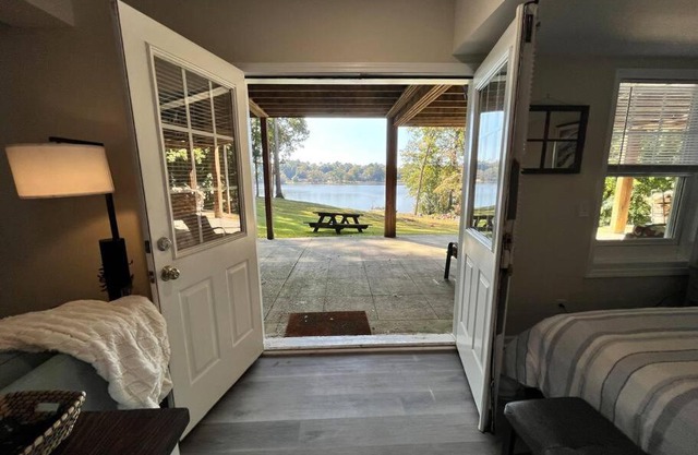 Lakeside serenity in Newnan