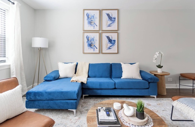 Lakeside Spacious Serenity: 1BR/1BA near LoyolaPark