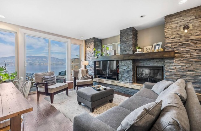 Lakeside w/Hot Tub, Barrel Sauna, Hiking, Fishing!
