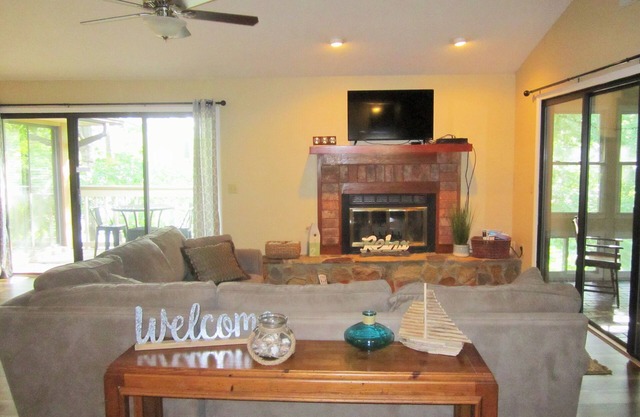 Lakeview 2BR-2 1/2BA Condo in Keowee Key Resort