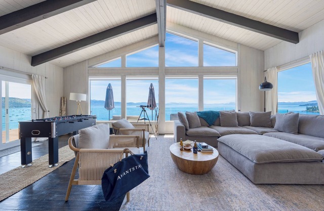 Lakeview by AvantStay | Private Waterfront Cabin w/Hot Tub & Views