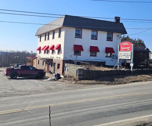 Lakewood Lodge & Restaurant
