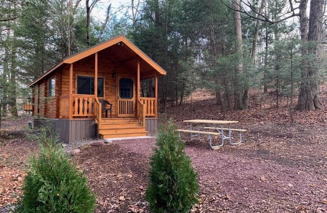 Lakewood Park Campground - Luxury Cabin