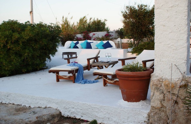 Lampedusa: seaside villa in a residential area