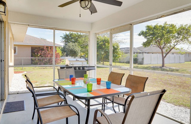 Lanai, Grill & Pets Welcome: Cape Coral Home