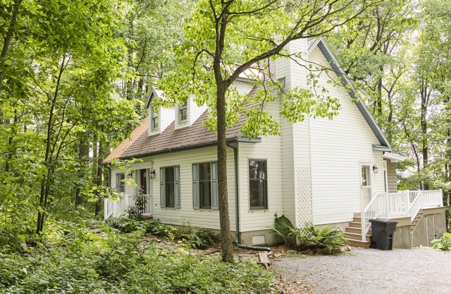 Lancaster County Cottage NO PETS!