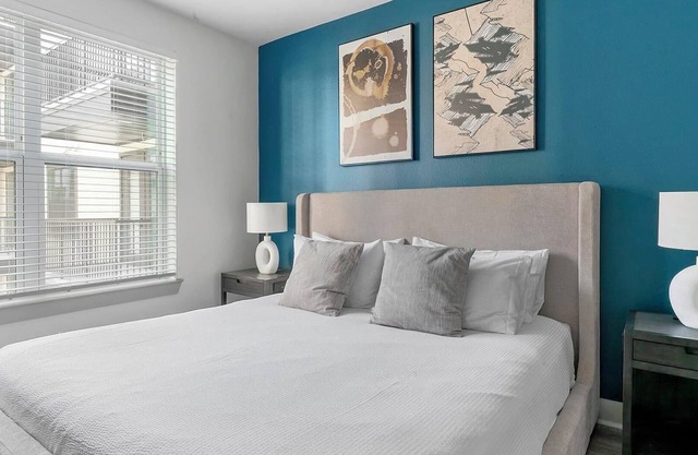 Landing | Amazing 1BD, Courtyard, Gym