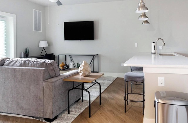 Landing | Amazing 1BD, Pool, Clubhouse
