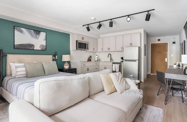 Landing | Amazing Studio, Gym, Pool
