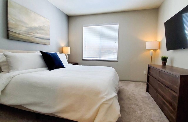 Landing at Mile 44 Apartments - 1 Bedroom in Downtown Denver