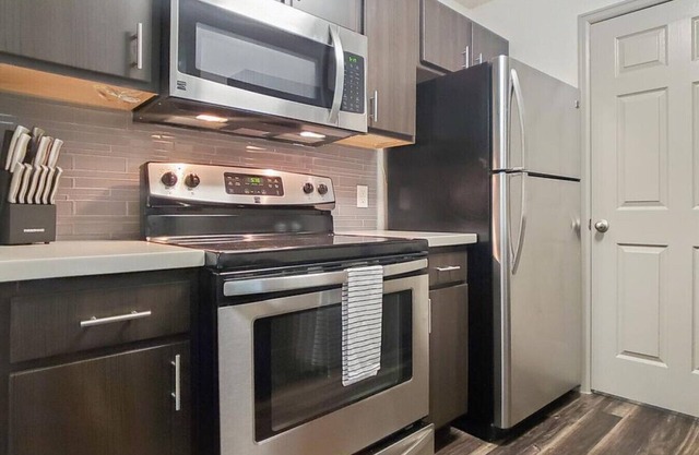 Landing at Mile 44 Apartments - 2 Bedrooms in Downtown Denver