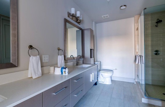 Landing at The Hayworth - 2 Bedrooms in Westside