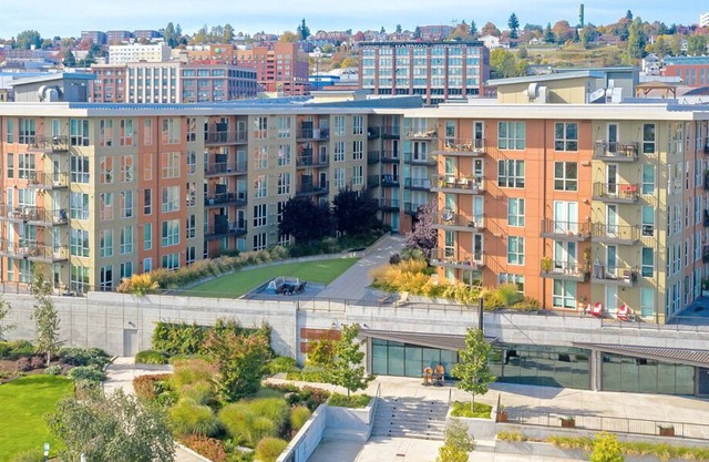 Landing at The Henry - 1 Bedroom in New Tacoma