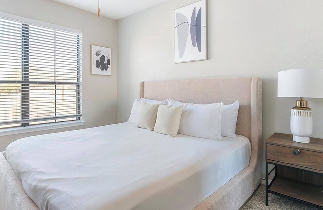 Landing at The Milano - 1 Bedroom in Briar Forest