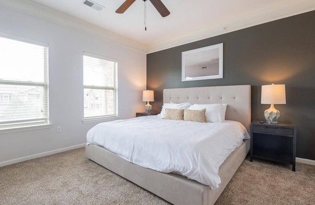 Landing at The Sovereign at Overland Park Apartments - 1 Bedroom in St. Andrews Highlands