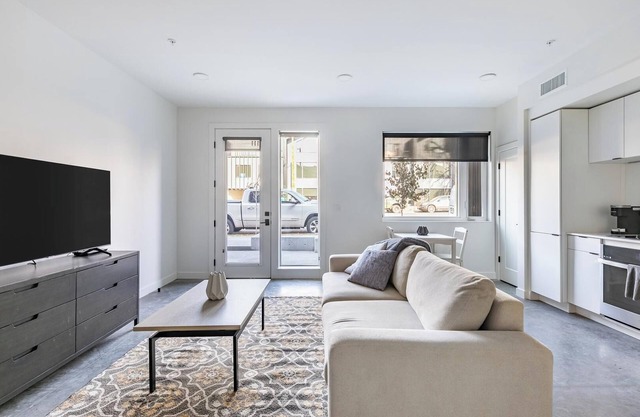 Landing | Beautiful 1BD, Gym, Game Room