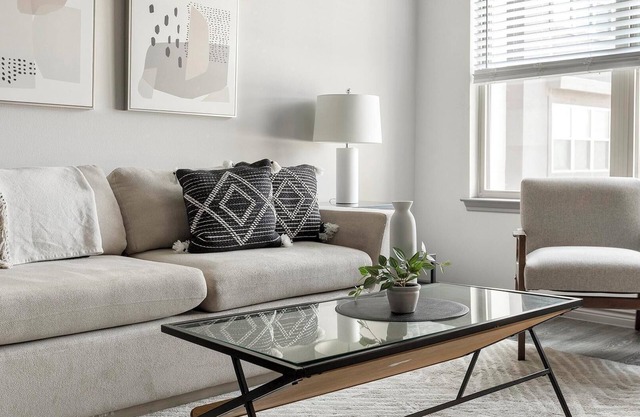 Landing | Beautiful 1BD, Courtyard, Clubhouse
