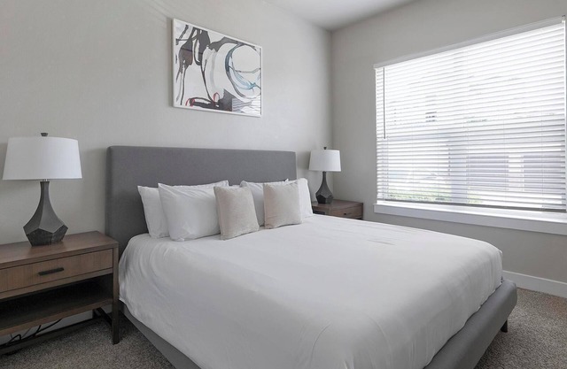 Landing | Beautiful 1BD, Gym, Clubhouse