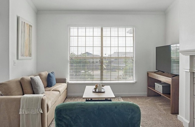 Landing | Beautiful 1BD, Pool, Clubhouse